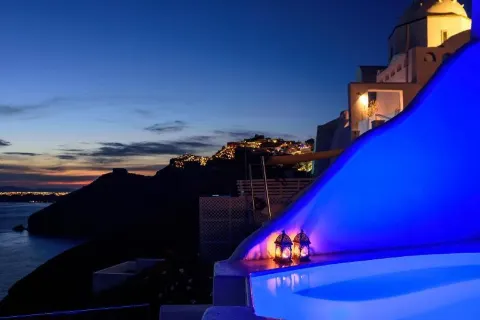 Fira Deep Blue Suites