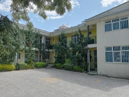 Avi Pension Отели рядом с достопримечательностью «AU Conference Center»