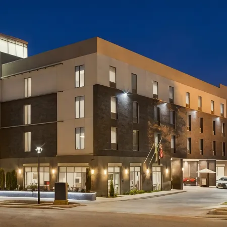Home2 Suites by Hilton Greenville Downtown Отели рядом с достопримечательностью «Театр Warehouse»