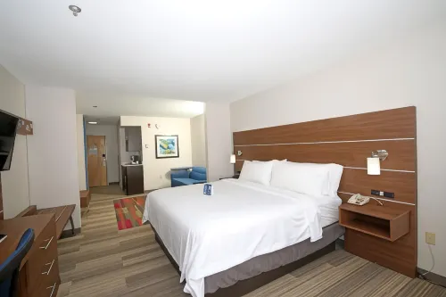 Holiday Inn Express & Suites Greensboro-East Hotels in Gilmer