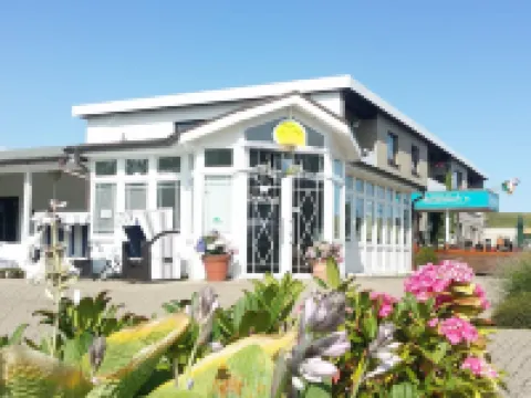 ฟามิเลียนแอนด์อพาร์ทโฮเทล ซตรานด์โฮฟ โรงแรมในTossens