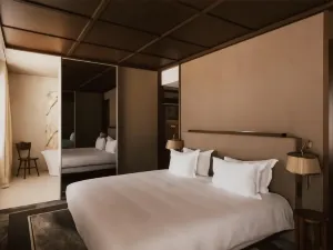 Maison Heler Metz, Curio Collection by Hilton