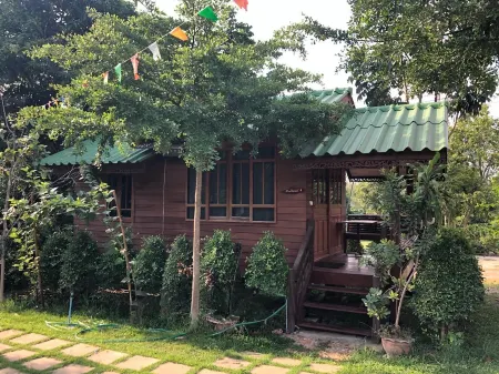 Baan Ingkhao Muaklek Отели рядом с достопримечательностью «Muak Lek waterfall»