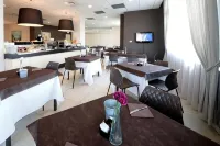 B&B HOTEL Mantova Cristallo - プール