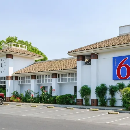 Motel 6 Oakdale, CA
