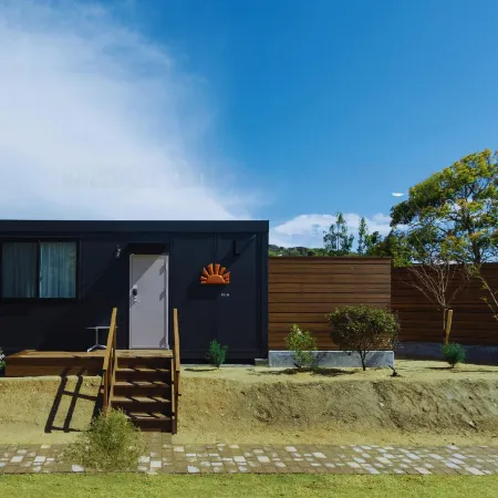 Amarancia Cottage Hugging Nature House