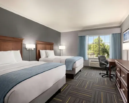 La Quinta Inn & Suites by Wyndham Dublin Hotels in Dublin