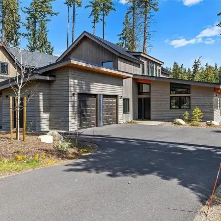 5 King Beds on Golf Course with a VIEW 0.6 mile walk to Winery!