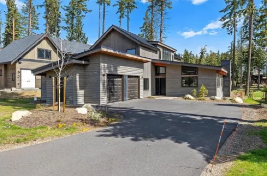 5 King Beds on Golf Course with a VIEW 0.6 mile walk to Winery!