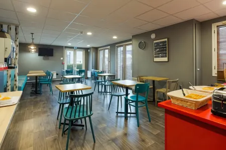 Hotelf1 Massieux Отели в г. Флёрьё-Сюр-Саон