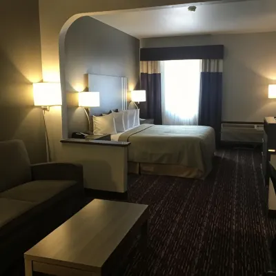 SureStay Plus Hotel by Best Western Edmond フロンティア・シティ周辺のホテル