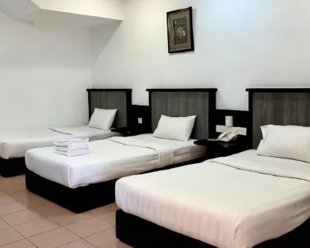 Intan Beach Resort Ξενοδοχεία στην πόλη Batu Buruk