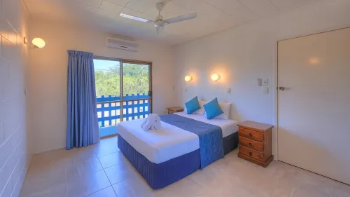 Sky View Units Bowen - Kolam Renang