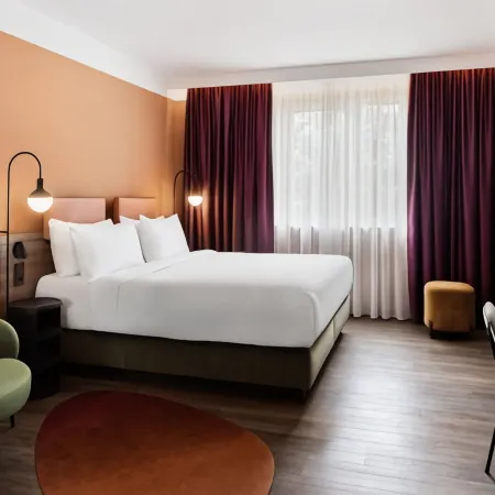 June Six Salzburg, a Tribute Portfolio Hotel Отели рядом с достопримечательностью «Резиденция архиепископа»