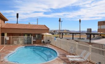 Howard Johnson by Wyndham St. George Hotel & Suites