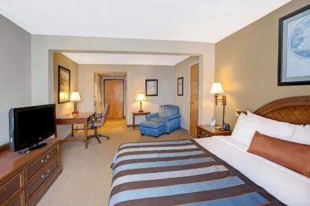 La Quinta Inn & Suites by Wyndham Mooresville Отели рядом с достопримечательностью «Trump National Golf Club Charlotte»