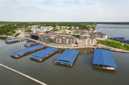 Spectacular Lake Views and Spacious Interiors - Charming Nautical Retreat