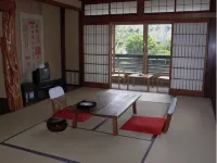 多喜本旅館 鄰近湯田中渋温泉郷ゲート的酒店