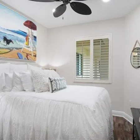 A resort property with plenty of amenities and close to downtown Naples
