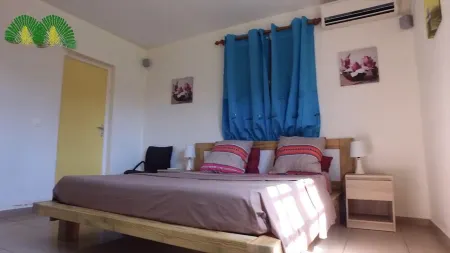 LA VILLA DES VOYAGEURS WITH POOL AND SPA FOR 4 TO 12 PEOPLE