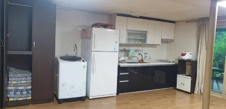 Jecheon Gomuseorisan Lodge Pension Отели рядом с достопримечательностью «Woraksan»