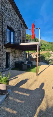 Renovated country house right next to hiking trails. Hotels in Labastide-sur-Bésorgues