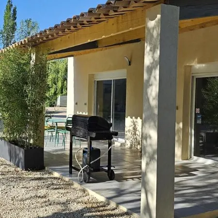 Gîte à la Campagne Dans un Parc Arboré Avec Piscine
