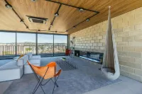 Condominium w/ Complete Leisure Facilities and Unbeatable Location in POA - Bles