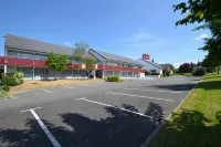 Brit Hotel Mayenne - Parking