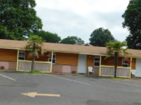 Little Shamrock Motel A1 Hotels in Pike County