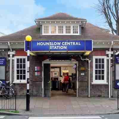 Unique Studio in the Heart of Hounslow! Hotel Exterior