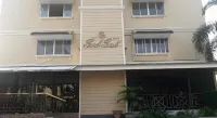Seksub Place Hoteles cerca de Liquidación Portuguesa