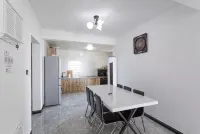 Weihai Haina Apartment (International Coastal Baths) - Condos