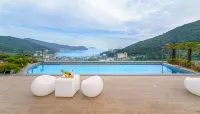 Friemily Poolvilla & Hotel - Pools