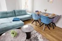 Design apartment with king-size beds & balcony