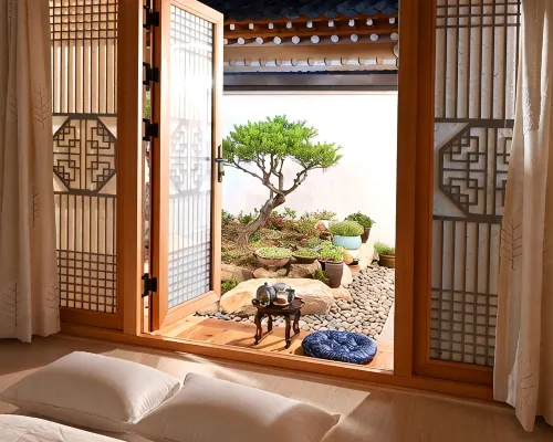 Gyeongju Nuribom Hanok Stay Отели рядом с достопримечательностью «Комплекс Сансонджан»