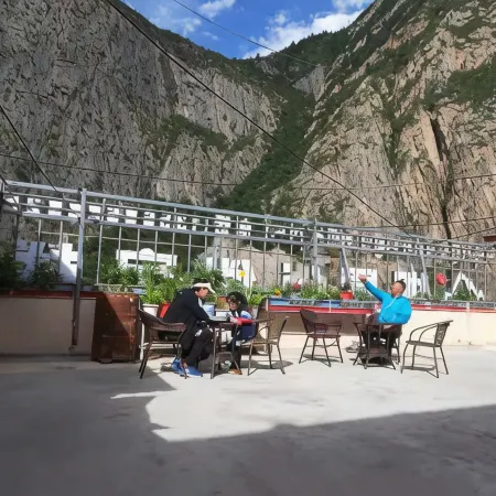 Dege's got the inn as he wanted. Отели в г. Деге