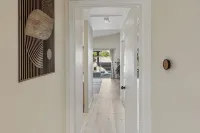 Desert Dreams - Charming 2-bedroom house with a salt water pool