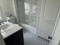 Charming newly renovated home in Little Compton. Hotels in Little Compton