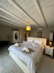 Villa Seashore: Dreamy villa by the sea side with heated pool - Villas