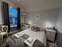 Stunning Spacious one Bedroom Apartment in Courtyard Location, Central to Town