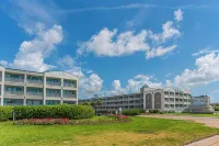 Oceanview Condo w/ Wifi, SmartTVs, Foosball, Pools & Balcony – Walk to Beach! - 2 stjerner