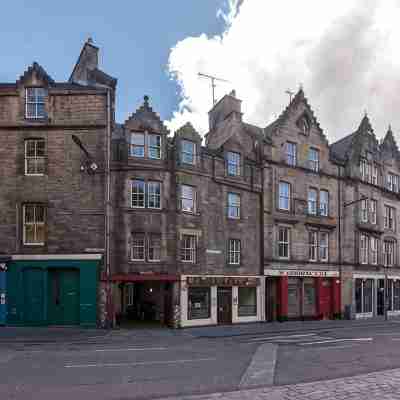 Boutique Castle View 3 Bed, 1 Bath Apartment​ Hotel Exterior