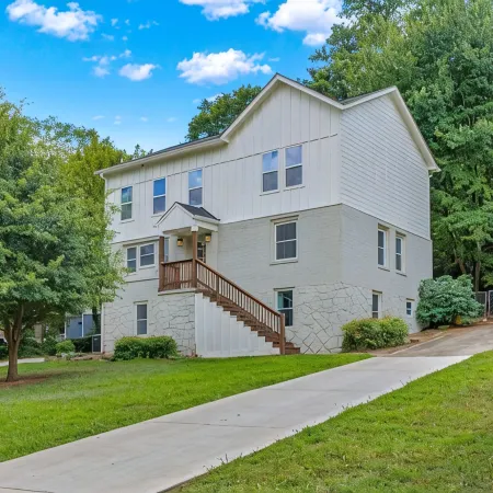 Huge Home , 5 Bedrooms, Sleeps 16