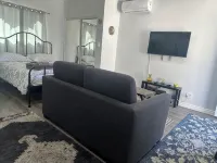 Charming Stand Alone Guest House in Burbank Close to Universal Studios - Homestays