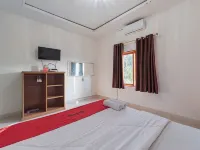 RedDoorz Near Ciletuh Sukabumi Hotels in Ciemas