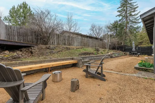 Cozy 3BR Retreat in Midtown Bend - Bungalows