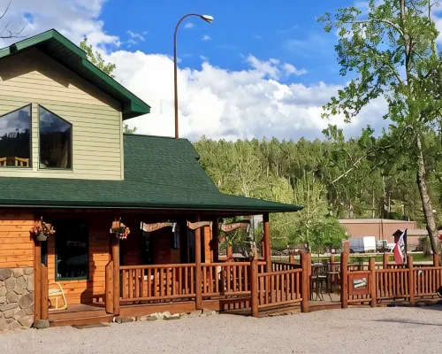 Mountain Peaks Inn, BEAR MOUNTAIN SUITE, Downtown Hill City Hotels in Hill City