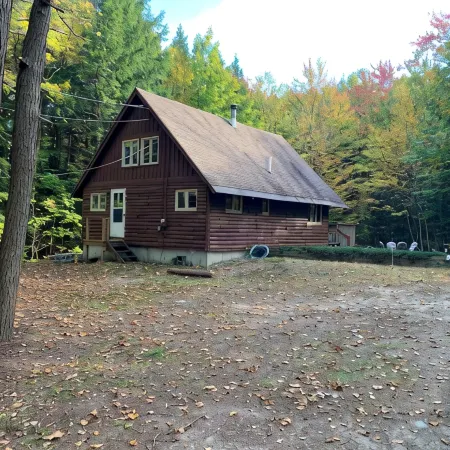 Cozy 3-bedroom chalet in lovely Bridgton 1/4 mile from pleasant mountain Skiing