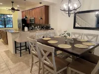 RESORT STYLE  POOLS, TIKI BAR, TENNIS COURTS, MOVIE THEATER, GYM & MORE! - Bungalows